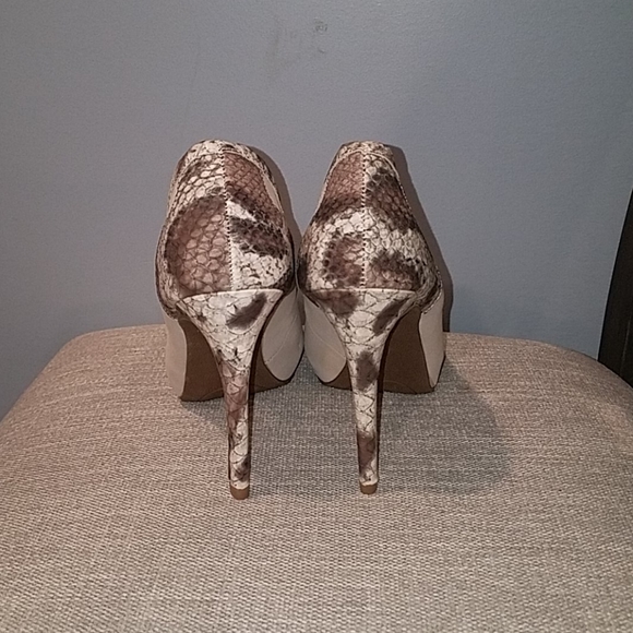 ๐HP๐ PRICEโฌ๏ธFOREVER SELECTED BY PAULA ABDUL SZ 7 HEELS - Picture 4 of 5